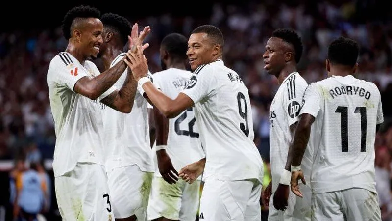 Los Blancos là biệt danh nổi tiếng của câu lạc bộ bóng đá Real Madrid