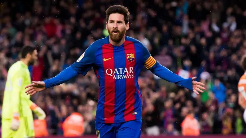 Trang đầu tiểu sử Messi là hành trình cùng đội một Barcelona