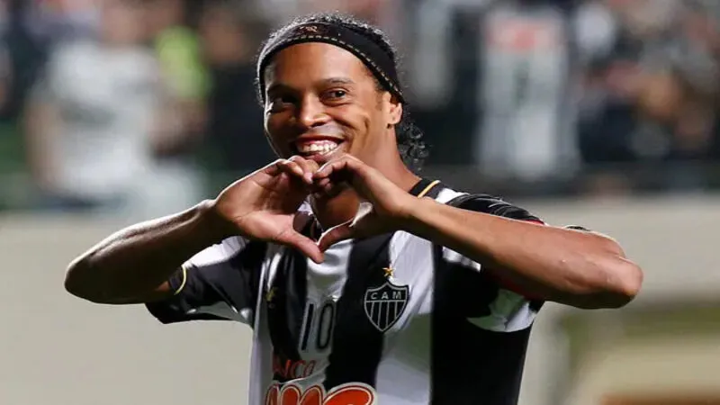 Những cột mốc quan trọng khi Ronaldinho thi đấu cho CLB